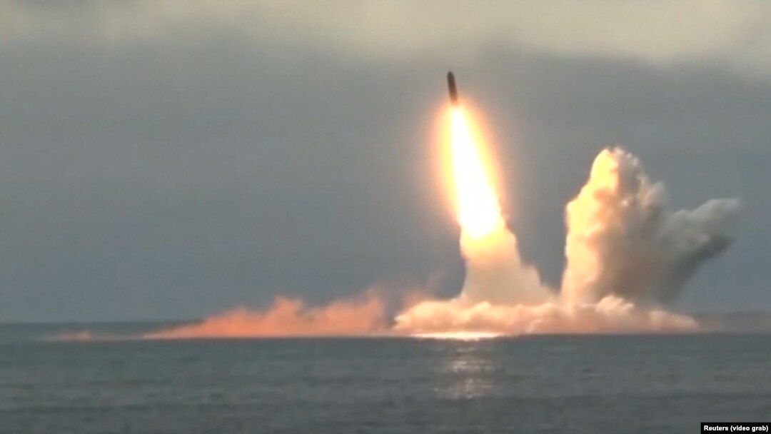 Două rachete rusești intercontinentale lansate de pe un submarina în Marea Barents