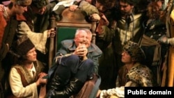 «Пінская шляхта» ў пастаноўцы Нацыянальнага акадэмічнага тэатру імя Янкі Купалы, 2011