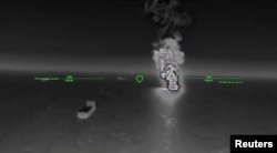 Скриншот с видео СБС Украины, на котором запечатлен удар по российскому танкеру в Азовском море, 7 июля 2026 года