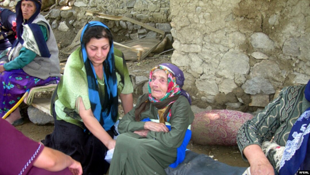 Dağlıq ərazidə yerləşən Külüz kəndində isə sel bir ailənin faciəsinə səbəb olub