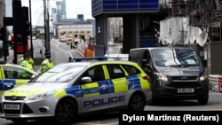 Автомобіль прямує з Лондонського мосту, де напередодні стався напад, 4 червня 2017 року 