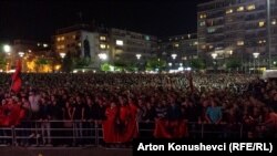 Prishtina përcjell ndeshjen Serbi - Shqipëri 