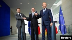 Președintele francez, Emmanuel Macron, cancelarul german, Olaf Scholz, și premierul polonez, Donald Tusk, au spus după o întâlnire pe 15 martie, la Berlin, că țările lor sunt hotărâte să nu permită Rusiei să învingă în Ucraina.