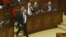 Никол Пашинян в парламенте до избрания на пост премьер-министра Армении. Ереван, 8 мая 2018 года.