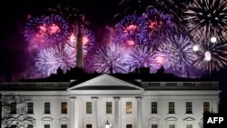 Focuri de artificii la Washington după inaugurarea noii administrații Biden, 20 ianuarie 2021.