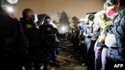 Poliția din SUA evacuează încă o tabără de protest pro-palestiniană, la Los Angeles