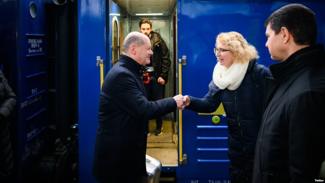 Olaf Scholz a fost acuzat de mai multe ori că a ezitat să ajute Ucraina atât cât ar fi putut. Și acum, susține că dacă ar aproba livrări de rachete Taurus, germane, ar juca „ruleta rusească”.