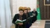 "Обязуюсь не краситься". У туркменских госслужащих берут расписку об отказе от "искусственной красоты" 