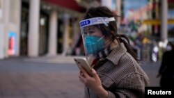 Călătorii chinezi sau europenilor care se întorc acasă din China vor putea intra în UE doar cu un test Covid-19 negativ.