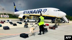 Самалёт Ryanair пасьля прымусовай пасадкі ў Менску 23 траўня