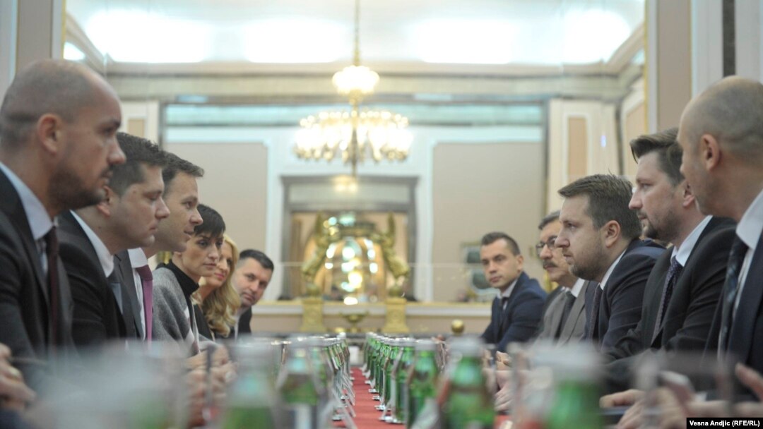 Siniša Mali (L) i Abdulah Skaka (D) na sastanku dveju delegacija