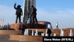 Монумент металлургам в городе Темиртау.