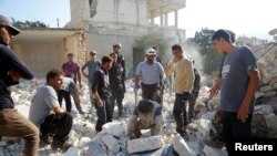 Козголоңчулар колундагы Идлиб  провинциясындагы ооруканалардын бирине абадан сокку жасалгандан кийинки учур. 6-август, 2016-жыл. 