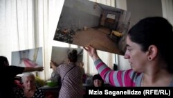 დემონსტრანტი დევნილები, დევნილთა სამინისტროში