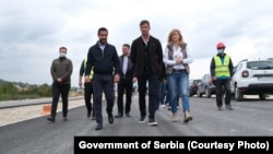 Radove na putu Preljina-Požega redovno su obilazili zvaničnici. Tadašnji ministar građevinarstva Tomislav Momirović (prvi sa leve strane) na gradilištu 22. septembra 2021. godine.