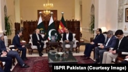 علي لاریجاني د نومبر پر ۲۶مه په راولپېنډۍ کې د پوځ له مشر فیلډ مارشل عاصم منیر سره ولیدل.