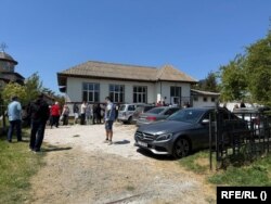 Coadă la vot la secția amenajată la Vama Veche, 4 mai 2025.