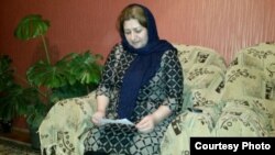 Мать правозащитника Тале Хасмамедова, Гюльбута Хасмамедова