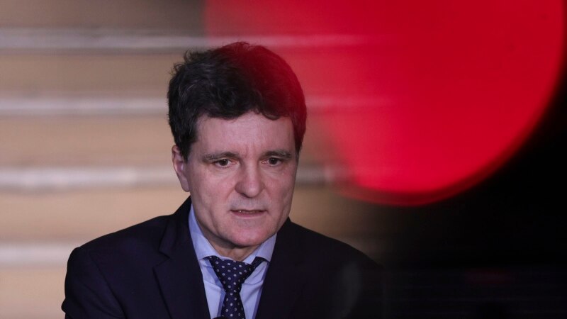 Președintele României admite că, în războiul hibrid al Rusiei, serviciile „nu au avut abilitatea și competența să intervină”. Ce e de făcut?