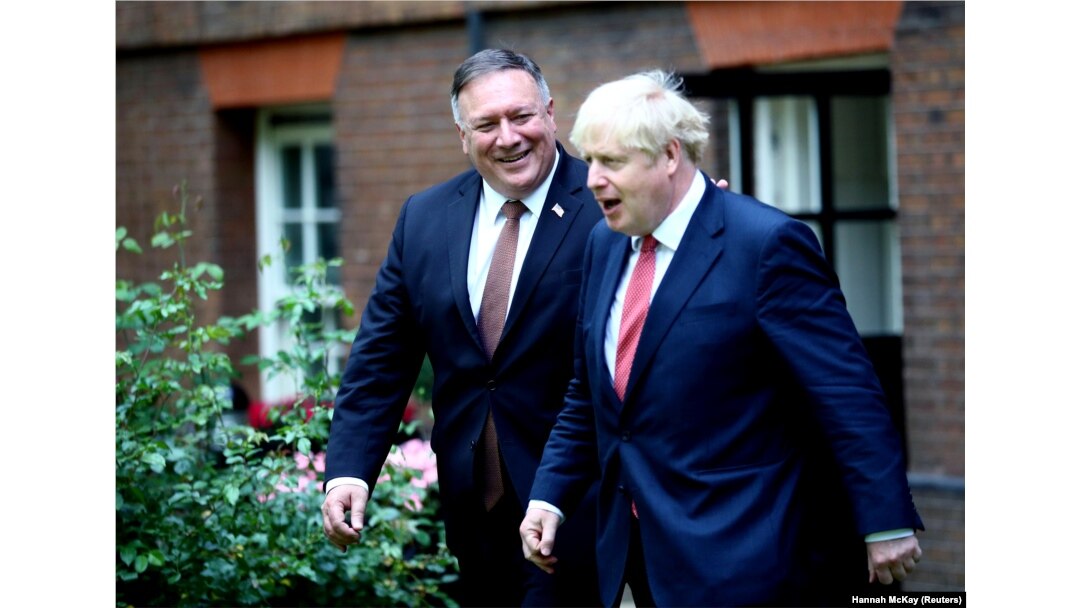 Secretarul de stat Mike Pompeo, alături de premierul Boris Johnson