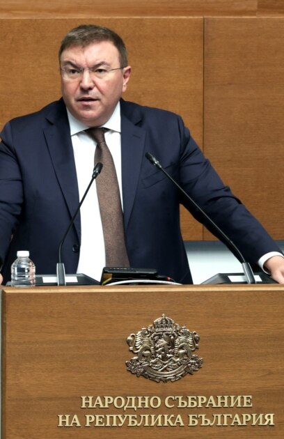 Народното събрание прие на първо четене в петък три законопроекта