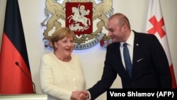Գերմանիայի կանցլեր Անգելա Մերկելը՝ Վրաստանի վարչապետ Մամուկա Բախտաձեի հետ համատեղ ասուլիսի ժամանակ, Թբիլիսի, 23-ը օգոստոսի, 2018թ.