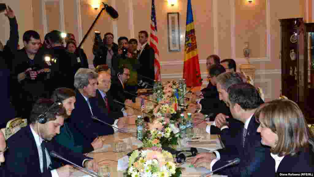 Moldova - U.S. Secretary of State, John Kerry, at the residence of the government in Chisinau