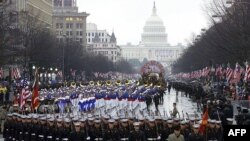رژه نیروی دریایی آمریکا در واشینگتن در سال ۲۰۰۱