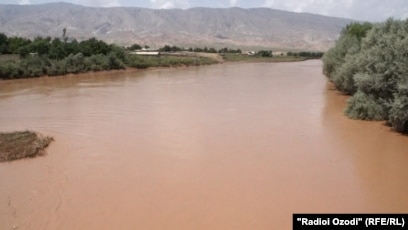 Фотосуреттер қыздардың письки камминг