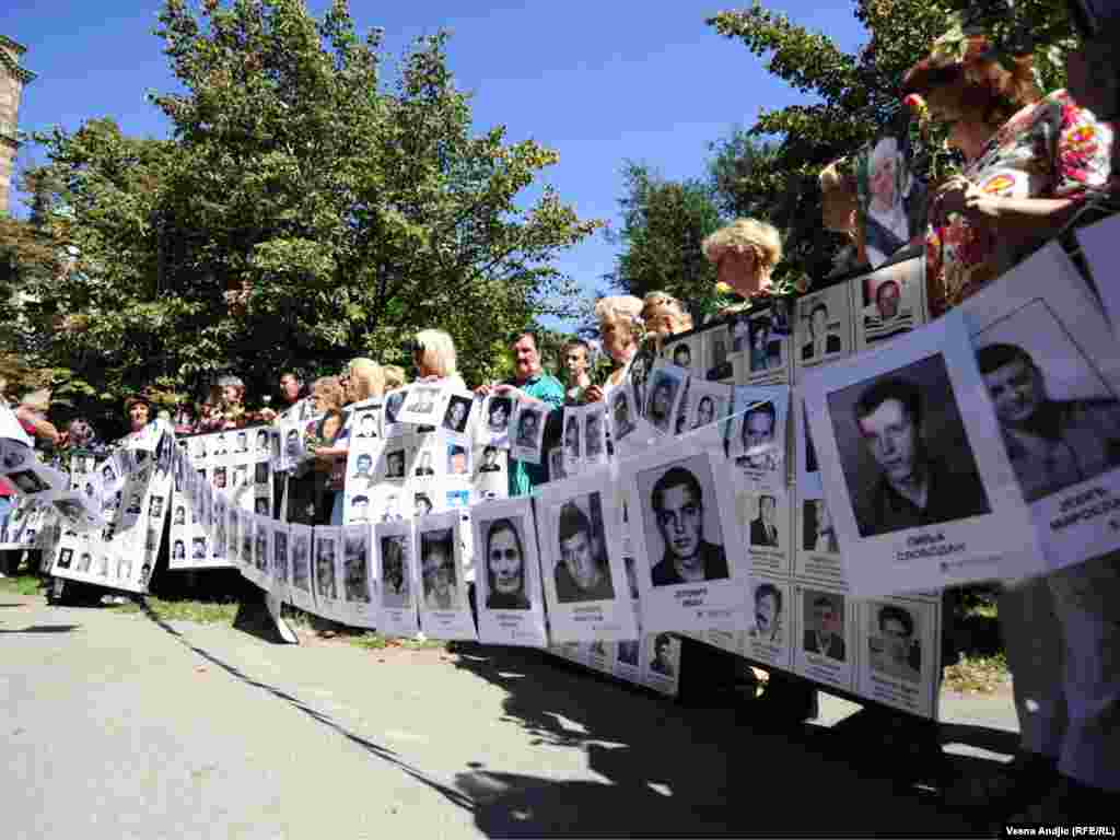 Акцыя ў сталіцы Сэрбіі Бялградзе ў Міжнародны дзень зьніклых бязь вестак.