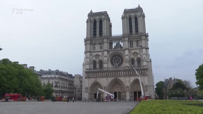 Notre Dame një ditë pas shkatërrimit të pjesshëm nga zjarri