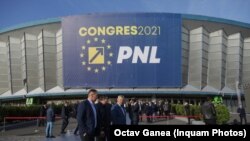  Congresul PNL în imagini: proteste afară, huiduieli în sală