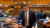 Președintele AUR, George Simion, în timpul ședinței parlamentare în care moțiunea de cenzură depusă de partidului său a fost respinsă.