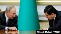 Orsýetiň prezidenti Wladimir Putin Türkmenistanyň prezidenti Gurbanguly Berdimuhamedow bilen 2017-nji ýylyň 2-nji oktýabr güni Aşgabatda duşuşýar. Arhiwden alnan surat