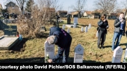 ارشیف، په سربیا کې د کډوالو قبرونه