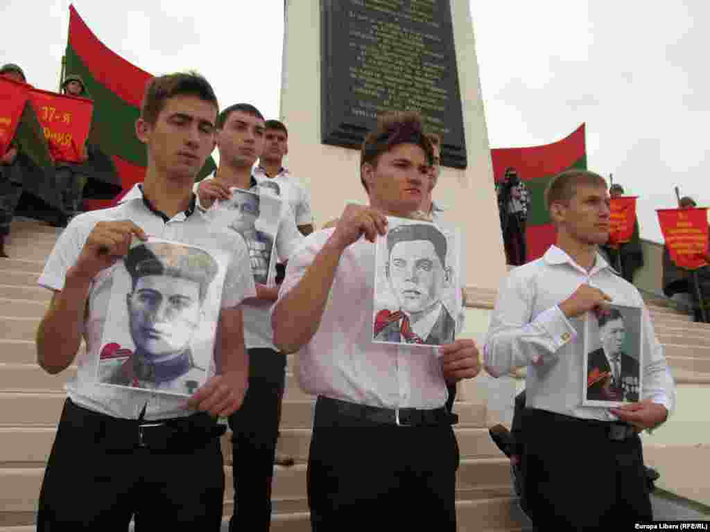 Герои-освободители;