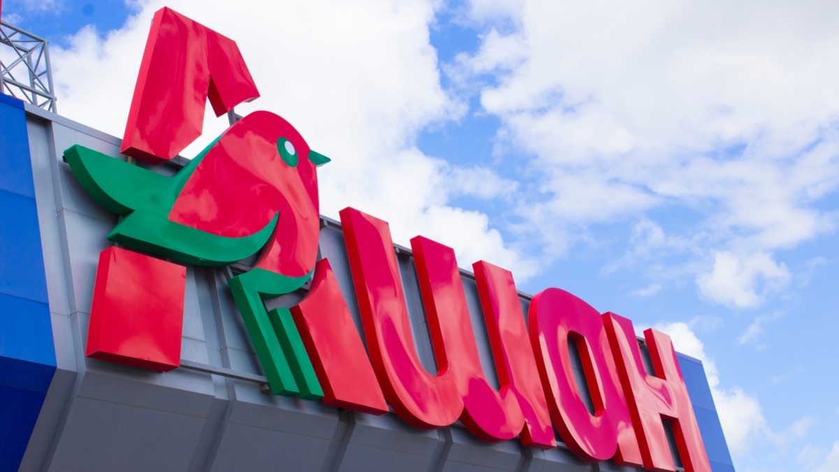 Керівник Auchan заявив, що компанія не піде з Росії. Кулеба закликав її бойкотувати