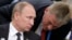 Владимир Путин (слева) и Дмитрий Песков