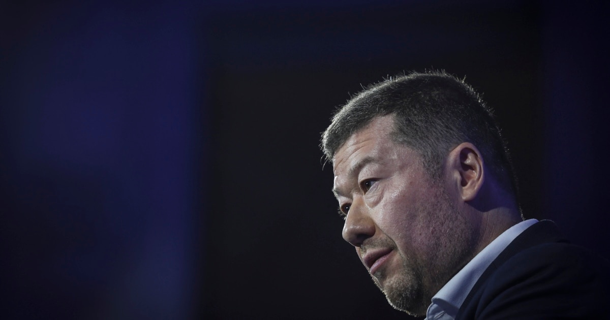 ჩეხეთის დეპუტატთა პალატის ახალმა სპიკერმა შენობიდან უკრაინის დროშა ჩამოხსნა