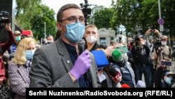 Сергій Стерненко на акції на його підтримку 18 травня під будівлею СБУ 