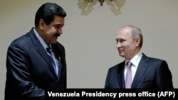 Russian President Vladimir Putin (right) and his Venezuelan counterpart Nicolas Maduro at the Gas Exporting Countries Forum in Tehran in 2015. 