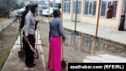 Eli pilli türkmen gyzlary