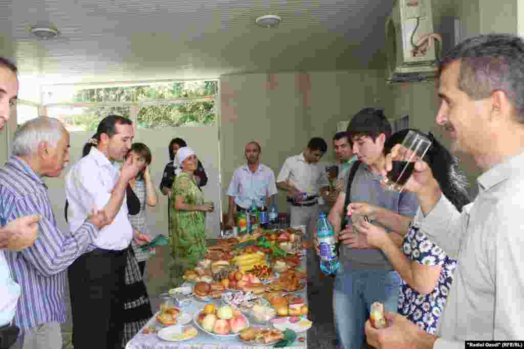 Tajikistan -- Award ceremony for the winners of competition "I Was Living in USSR" by RFE/RL Tajik service, Dushanbe, 27Jul2011