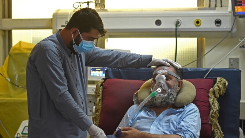 افغانستان کې د کرونا وبا پراخه خپرېدنه؛ یوازې تېره اوونۍ یې ۵۹ تنه مړه کړي