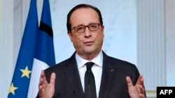 Франция президенті Франсуа Олланд телеарнадан халыққа үндеу жасап тұр. Париж, 9 қаңтар 2015 жыл.