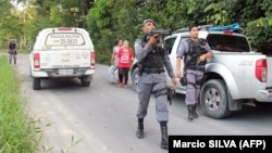 در حال حاضر پلیس در جست‌وجوی ده‌ها زندانی فراری‌ست