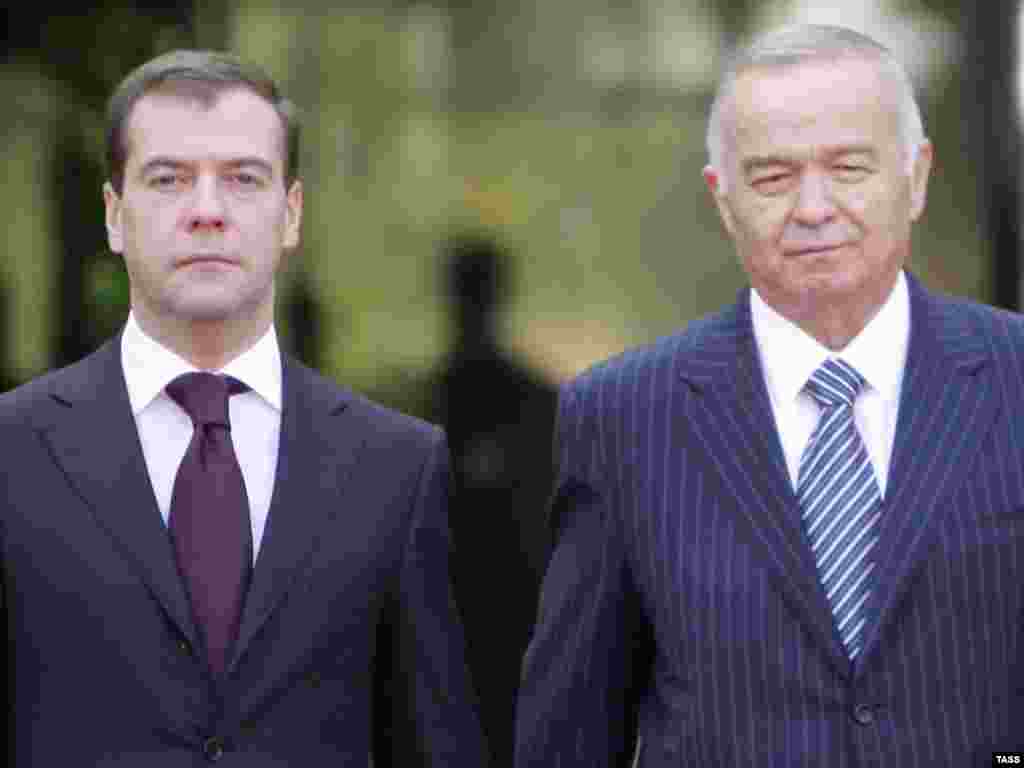 Uzbekistan – President Islam Karimov (R) and his Russian counterpart Dmitry Medvedev in Tashkent, 23Jan2009 - Продолжается государственный визит президента России в Узбекистан Описание: 35. Узбекистан. Ташкент. 23 января. Президент России Дмитрий Медведев и президент Узбекистана Ислам Каримов (слева направо) во время официальной церемонии встречи. Фото ИТАР-ТАСС/ Дмитрий Астахов 