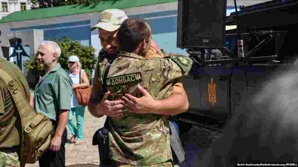 Зустріч побратимів на Михайлівській площі в другу річницю Іловайська