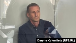 Підозрюваний, керівник Асоціації виробників безпілотних систем і супутніх технологій «Армада» Василь Гончарук, раніше в суді заявив, що «повністю усвідомлює свою відповідальність»