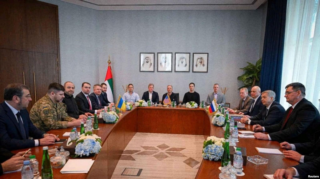 Расонаҳо: Пас аз музокирот ҷонибҳо "ба мулоқоти Путину Зеленский наздик шудаанд"